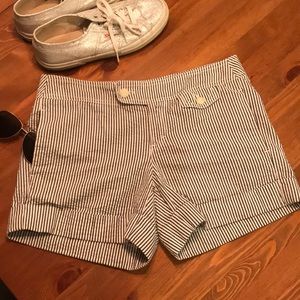 Tommy Hilfiger, seersucker cuffed shorts EUC